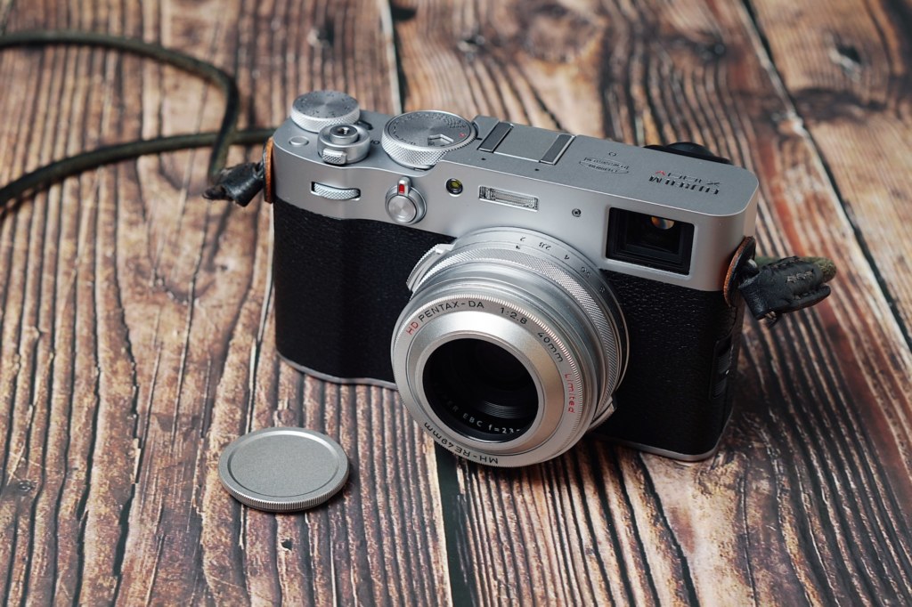 FUJIFILM X100V